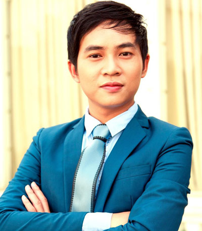 Thầy Khắc Hiếu tư vấn hướng nghiệp cho học sinh