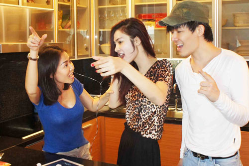 Ngoc Oanh va Nathan Lee nho Thu Minh day hat