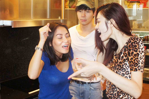 Ngoc Oanh va Nathan Lee nho Thu Minh day hat