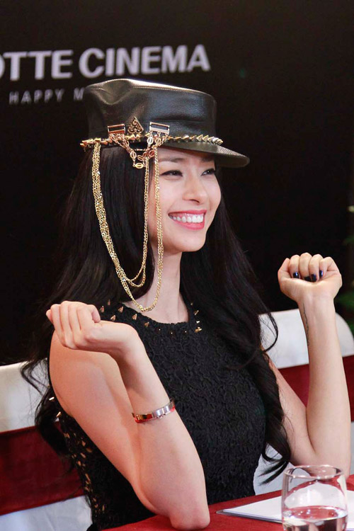 Ngo Thanh Van tren \'ghe nong\' tuyen quan project runway