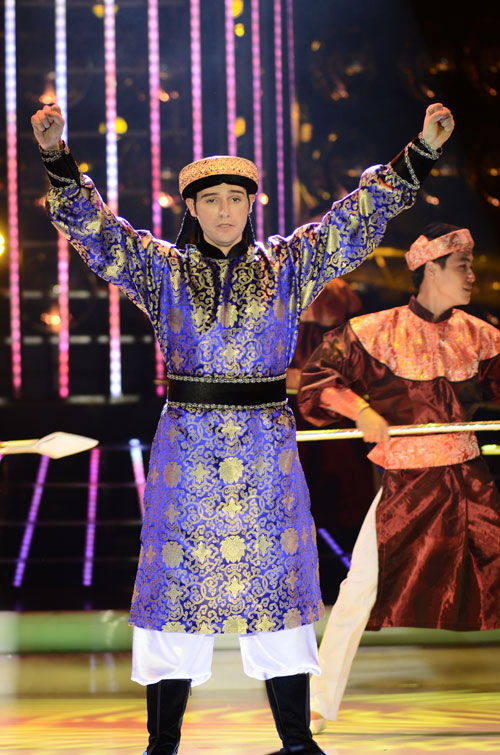 Gap go quan quan guong mat than quen Khoi My va Kyo York