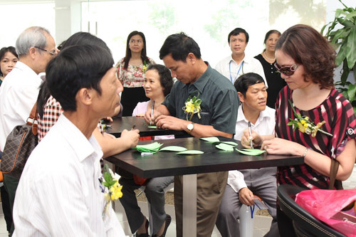 Xuc dong Le tri an bo me cua sinh vien Ha Noi
