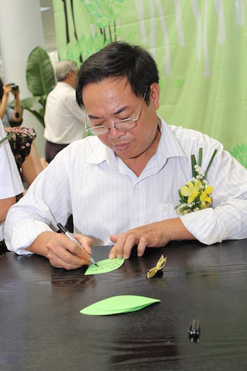 Xuc dong Le tri an bo me cua sinh vien Ha Noi