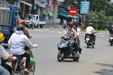 Đầu trần tự tin phi ngược đường