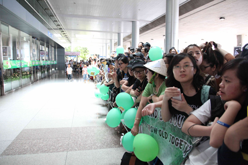 Fan Viet khoc nuc no khi duoc gap sao Han