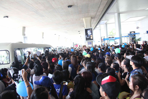 Fan Viet khoc nuc no khi duoc gap sao Han