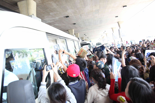 Fan Viet khoc nuc no khi duoc gap sao Han