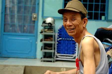 Nghe si hai Van Hiep \'ra di\' trong co doc