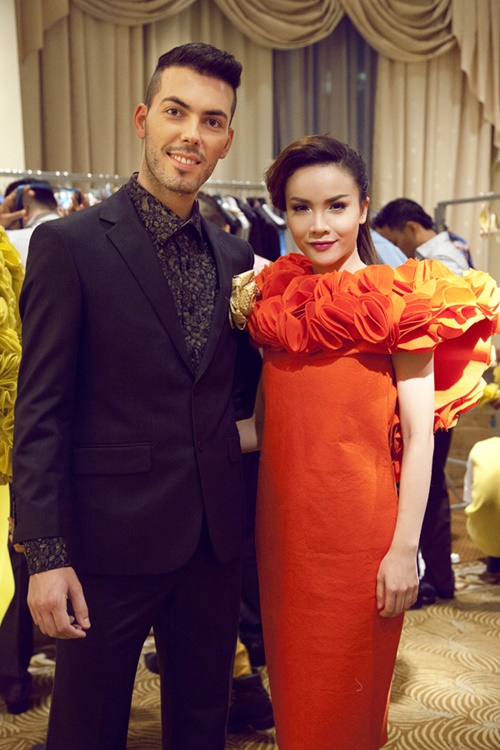 Yen Trang va ban nhay quan quyt sau hau truong