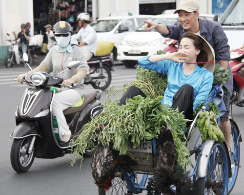 Ho Ngoc Ha mac ao ba ba gian di dao pho cung Dam Vinh Hung