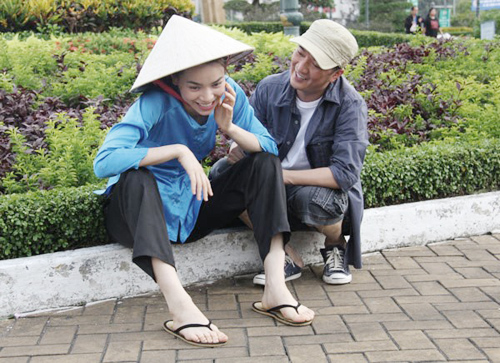 Ho Ngoc Ha mac ao ba ba gian di dao pho cung Dam Vinh Hung