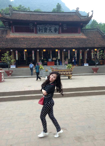 Chẳng hiểu dáng gì... Nhịch quá đi mất... Hum nay đi lễ thời tiết đẹp Chùa hương vắng ngừoi rat thanh tịnh