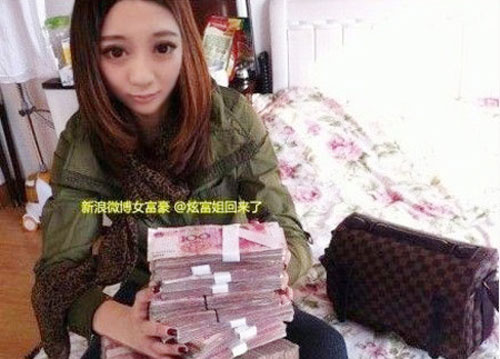 Những kiểu khoe của gây sốc của giới trẻ