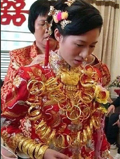Những kiểu khoe của gây sốc của giới trẻ