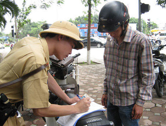 Hôm nay (15/4), quy định xử phạt hành vi không chuyển quyền sở hữu phương tiện của Bộ Công an bắt đầu có hiệu lực trên phạm vi toàn quốc.