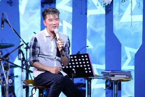 Sau đó, anh lần lượt thể hiện các ca khúc được yêu thích như: Đợi em trong mơ, Trăng bơ vơ, Anh vẫn biết,  Trái tim sỏi đá, Xa em kỉ niệm, Tình nhạt phai, Nếu chúng mình cách trở& Mr Đàm rất thông minh khi anh hát từ nhạc trẻ đến nhạc xưa để chiều lòng lưc lượng fan mà già có, trẻ có, thậm chí có cả&con nít đến tham dự với anh chiều qua!