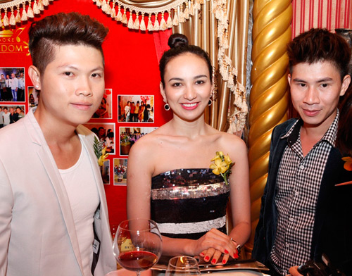Ho Ngoc Ha va Cuong do la sanh doi di du tiec
