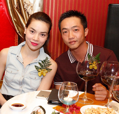 Ho Ngoc Ha va Cuong do la sanh doi di du tiec