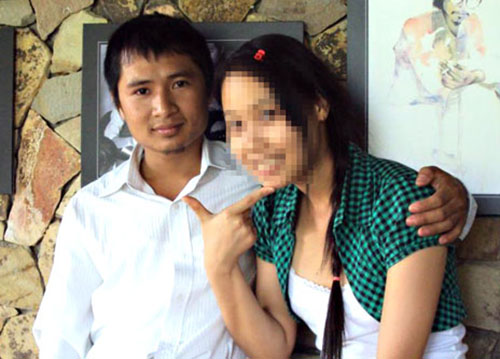 Vài ngày trước khi xuống tay sát hại người yêu cũ, Khuyến liên tiếp đưa những bức ảnh chụp chung vơi chị H. thời điểm hai người còn yêu nhau