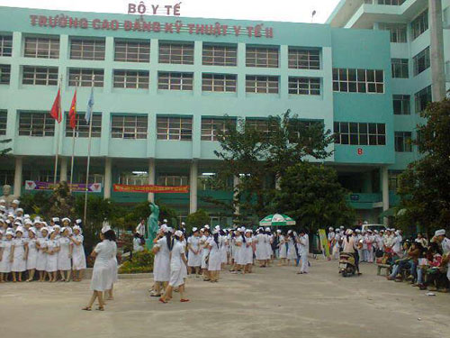 Ra doi truong Dai hoc Ky thuat Y - Duoc Da Nang