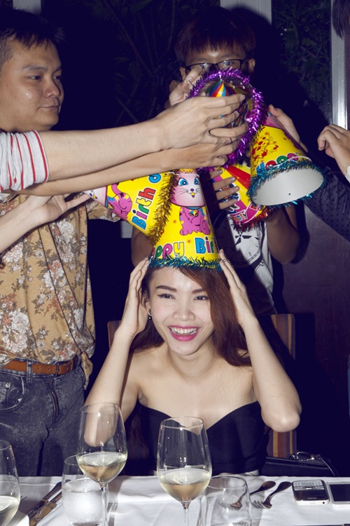 Yen Trang don sinh nhat hanh phuc ben ban nhay