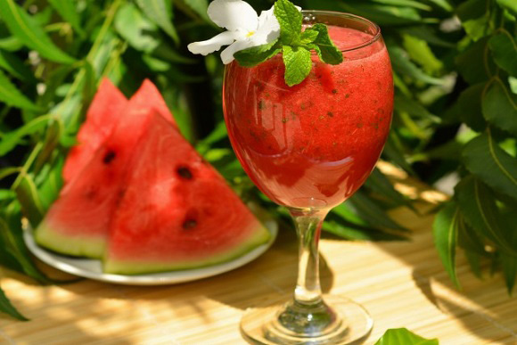 Thưởng thức sinh tố dưa hấu vị bạc hà miễn chê