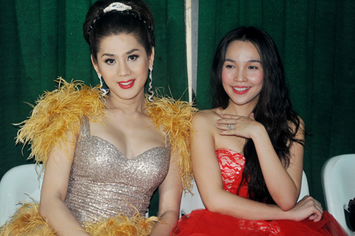 Suc hut lon tu ca si chuyen gioi Lam Chi Khanh va Huong Giang Idol