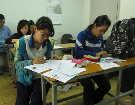 Luong ho so thi dai hoc 2013 nop truc tiep tang nhe