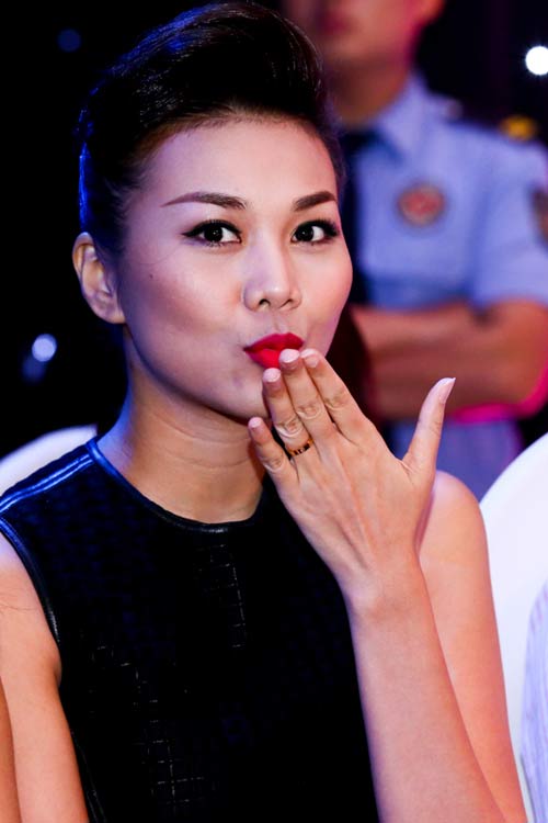 Thanh Hang sieu ngau di xem Buoc nhay hoan vu