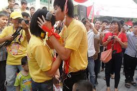 Nhung man to tinh lang man dam chat sinh vien