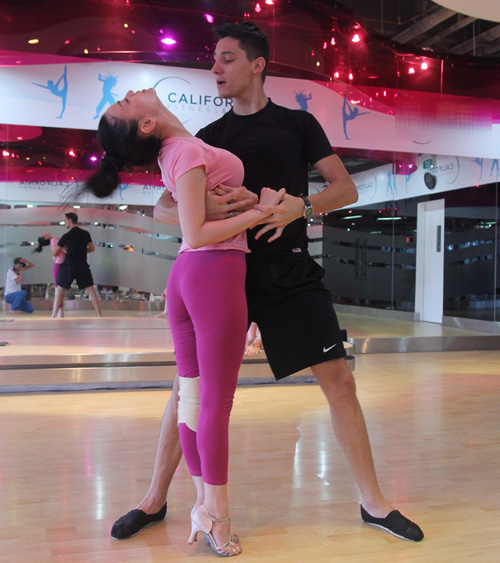 Candy Thu Thuy lam khach moi dac biet Buoc nhay hoan vu 2013