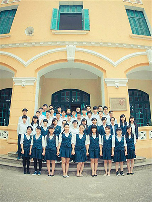 Teen lop 12 Chu Van An va ky yeu Vong go 103 \