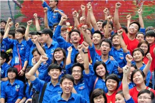 Hon 3.000 ban tre tung bung ra quan mua he tinh nguyen 2013