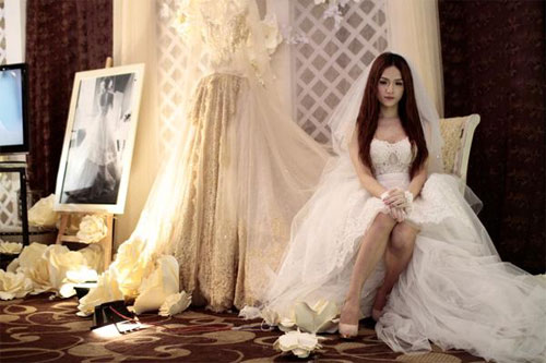 Hương Giang idol lộng lẫy khi mặc váy cưới