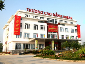 Bo GD&DT dung tuyen sinh lien thong 2 truong Dai hoc cao dang