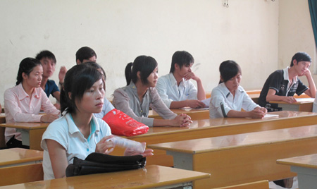 Hệ thống trường đại học ngoài công lập lo lắng tiếp tục thiếu vắng thí sinh. (Ảnh: Hồng Hạnh)