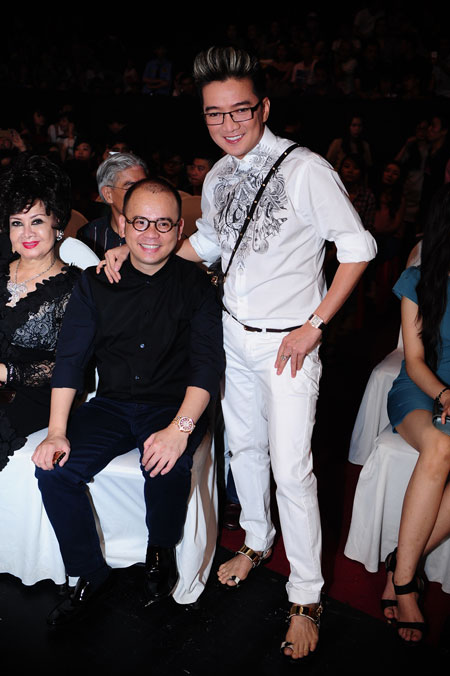 Dam Vinh Hung banh bao di xem chung ket Cap doi hoan hao