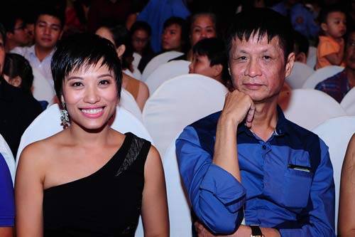 Dam Vinh Hung banh bao di xem chung ket Cap doi hoan hao