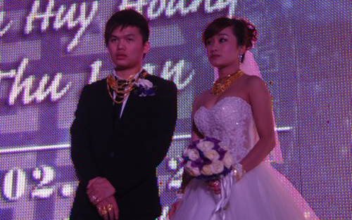 Nhung dam cuoi xa hoa khien cu dan mang \