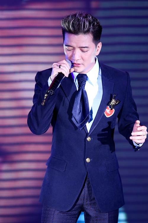 Dam Vinh Hung tro tai kheo leo giup \