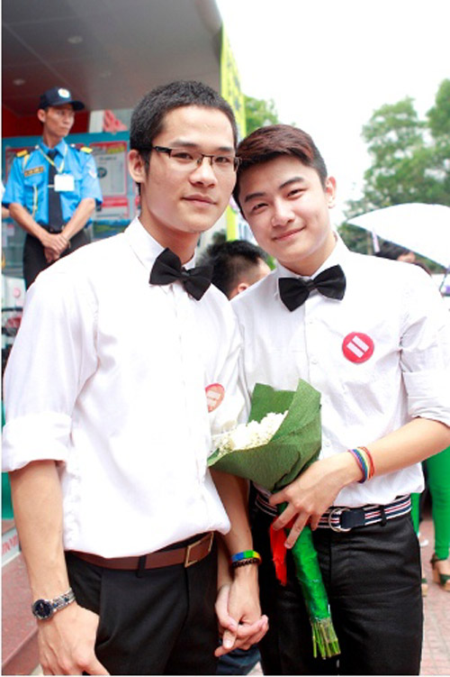 Doc dao dam cuoi dong tinh tap the cua gioi tre Ha Thanh