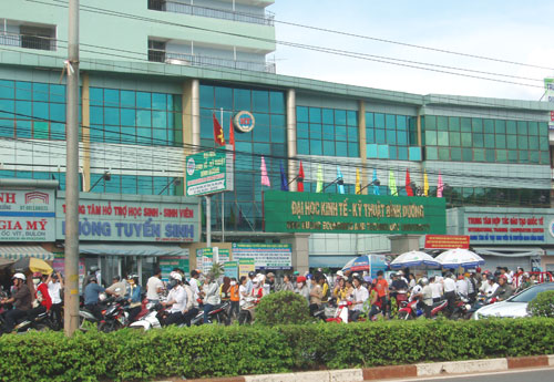Ty le choi Dai Hoc Kinh Te - Ky Thuat Binh Duong