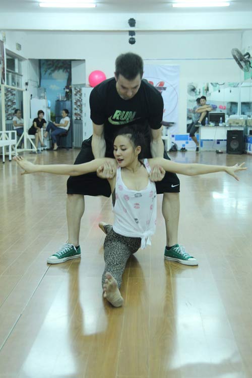 Vy Oanh lam khach moi dac biet cua Buoc nhay hoan vu 2013