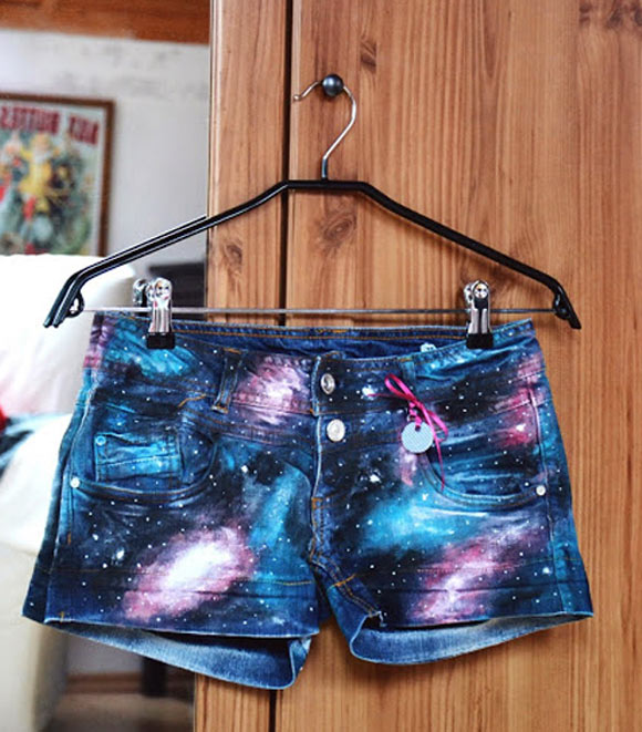 F5 quần short họa tiết Galaxy đón hè