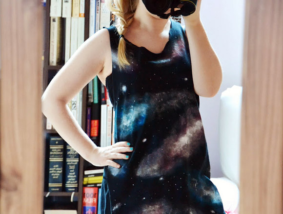 F5 quần short họa tiết Galaxy đón hè