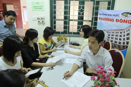 Mức học phí luôn là mối quan tâm của phụ huynh và sinh viên. Ảnh: Khánh Nguyên