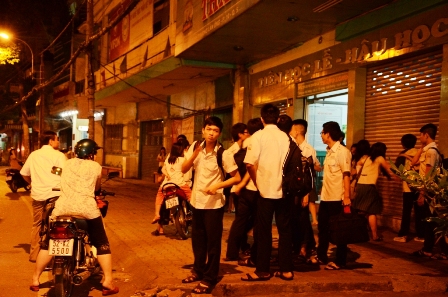 Gần 22g học sinh trường dân lập Thăng Long mới kết thúc một ngày học tập của mình