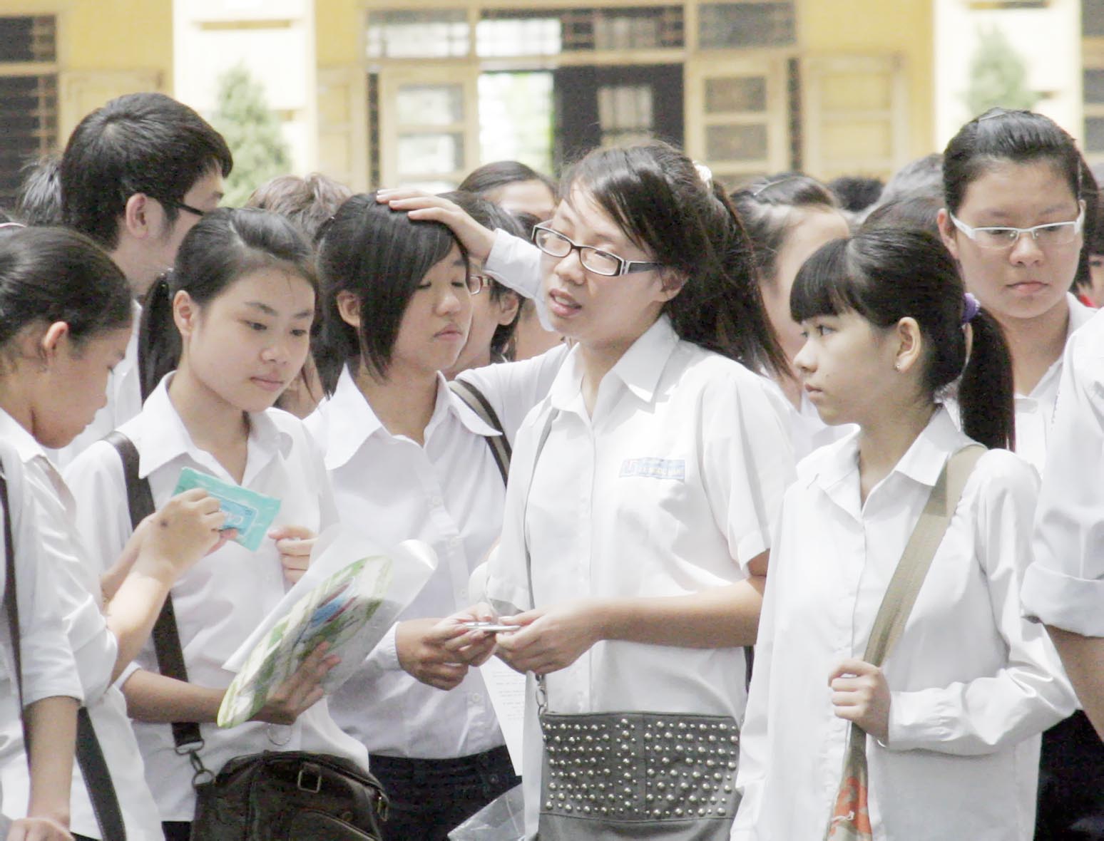Thi vao lop 10 nam 2013 tai Ha Noi: Si tu \'quay cuong\' luyen thi