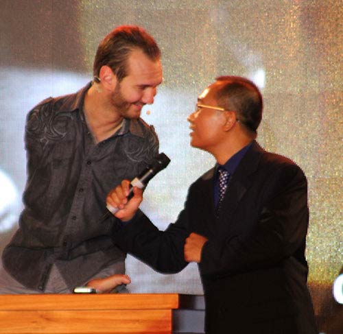 Clip Nick Vujicic dien thuyet tai Viet Nam