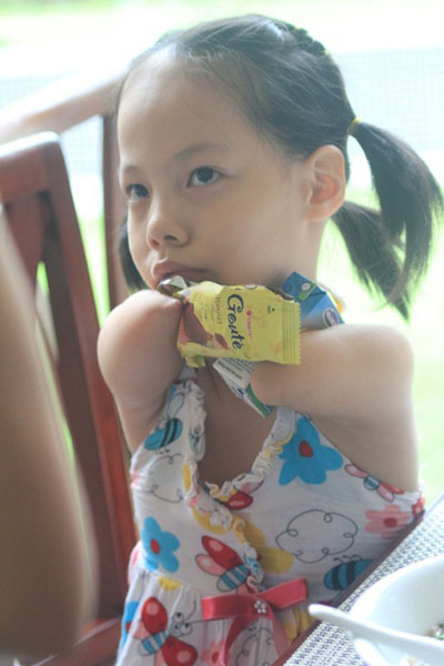 Gap go co be khong tay chan \
